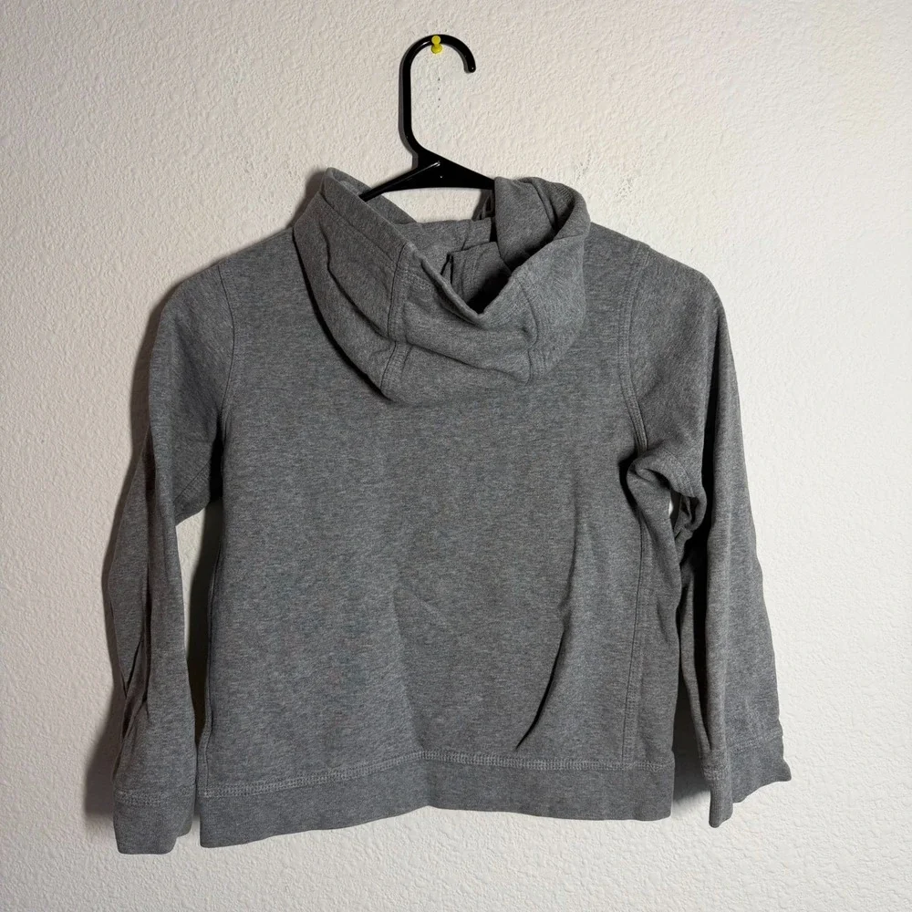 Nike Sportswear Club Hoodie Kids Small Gray Fleece Logo Running‎ Jumping Warmth